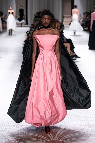 givenchy vogue collezione autunno inverno 2019 20|Givenchy FW19 Haute Couture show .